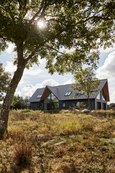 Jow jow – dee’ stålprofiler på vendelbomål’sk og dee’ mousi, Hjabelundvej 49, 9830 Tårs